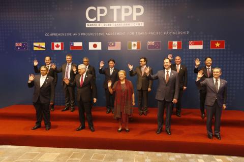 Minister for Trade, Tourism and Investment, the Hon Steven Ciobo MP with Chilean President Michelle Bachelet and his counterparts from Brunei Darussalam, Canada, Chile, Japan, Malaysia, Mexico, New Zealand, Peru, Singapore and Viet Nam at the signing cere