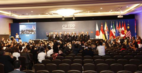 Minister for Trade, Tourism and Investment, the Hon Steven Ciobo MP with his counterparts from Brunei Darussalam, Canada, Chile, Japan, Malaysia, Mexico, New Zealand, Peru, Singapore and Viet Nam following the signing of the Comprehensive and Progressive