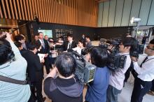 Minister for Trade, Tourism and Investment, Steven Ciobo speaking to media at the Cabinet Secretariat Office, 18 April 2017.
