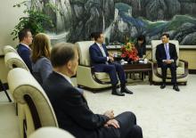 federal Minister for Trade, Tourism & Investment Steven Ciobo meeting with Shanghai Mayor Ying Yong (c)D with Shanghai Mayor Ying Yong            Photo credit: DFaT/Chris CrerarHigh res filename reference: 6614